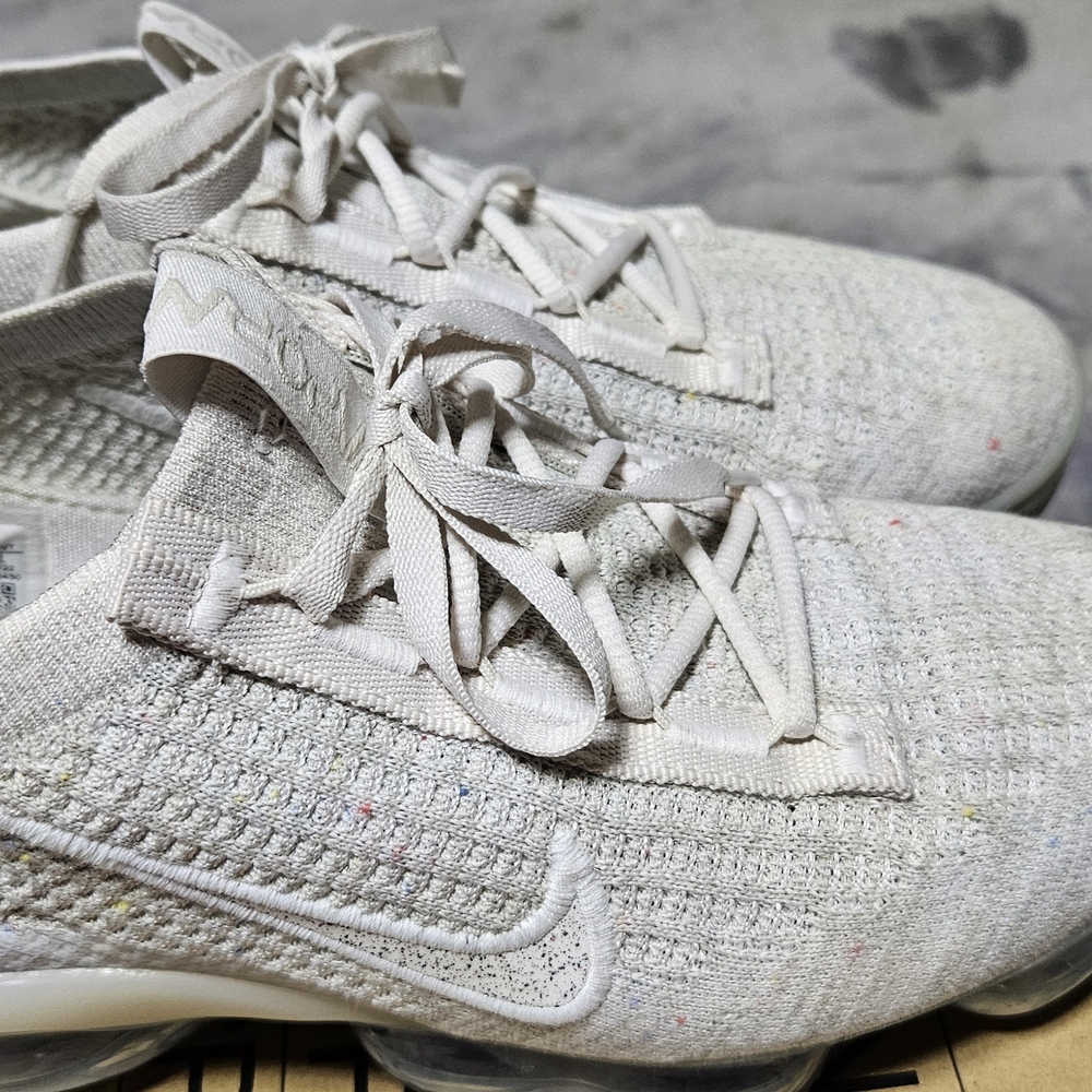 Nike Air Vapormax Flyknit Sneakers - Cream